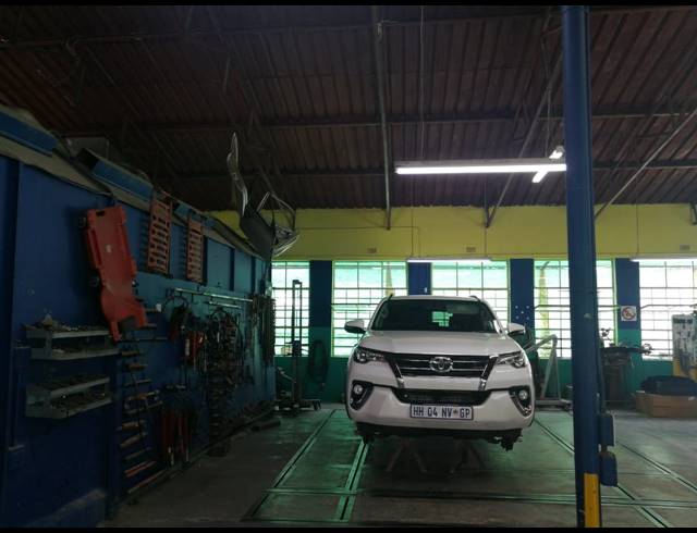 900M² WAREHOUSE FOR SALE IN BOLTONIA
